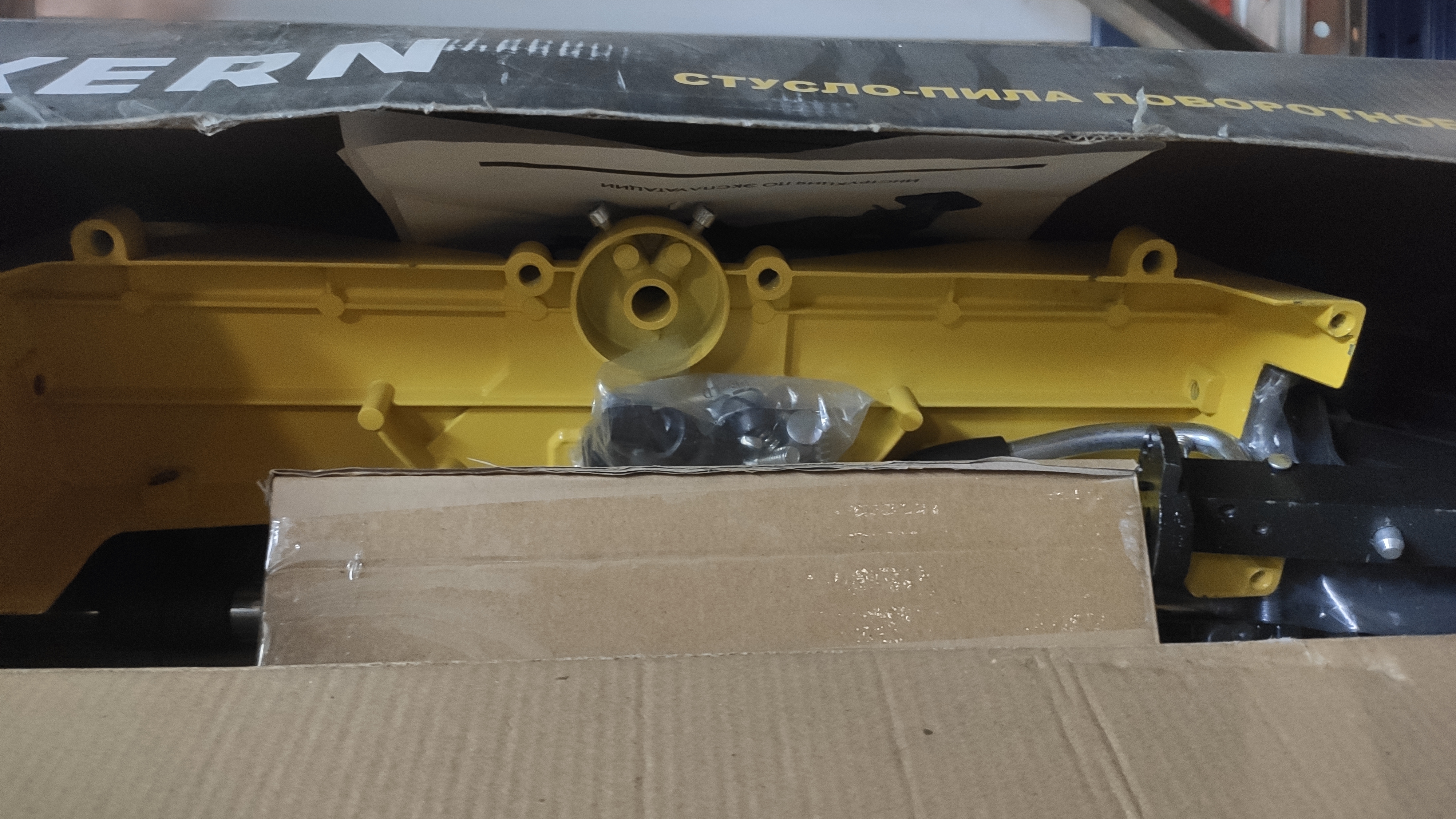 Стусло-пила поворотное на станине 550мм, 45-135 градусов, алюминий KERN (шт) (Уценка)