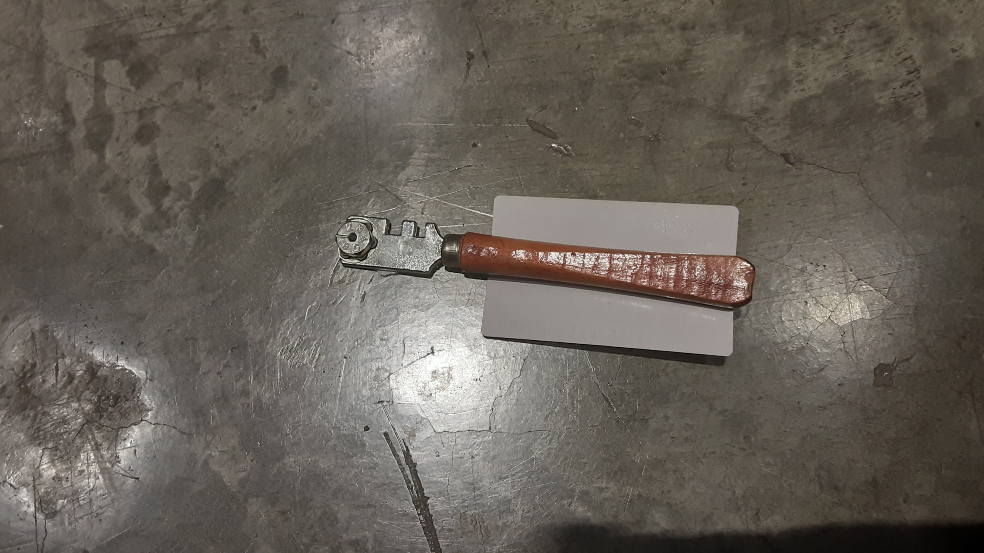 Стеклорез роликовый KERN (шт) (Уценка)