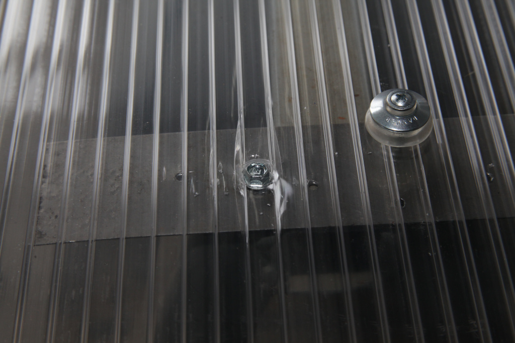 поликарбонат подвержен сезонным деформациям при изменении температуры воздуха.jpeg поликарбонат подвержен сезонным деформациям при изменении температуры воздуха.jpeg